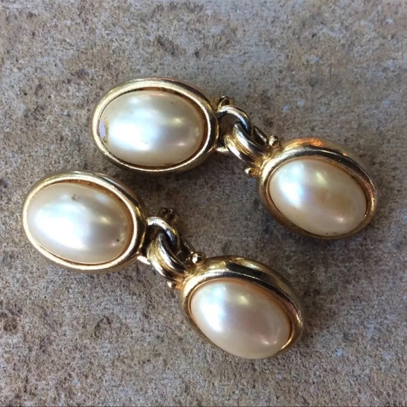Vintage Liz Claiborne Simulated Pearl & Gold Tone Dangle Clip On Earrings - Picture 1 of 5